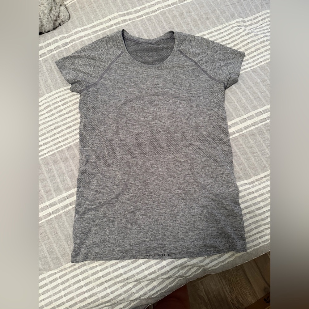 Lulu lemon swiftly top